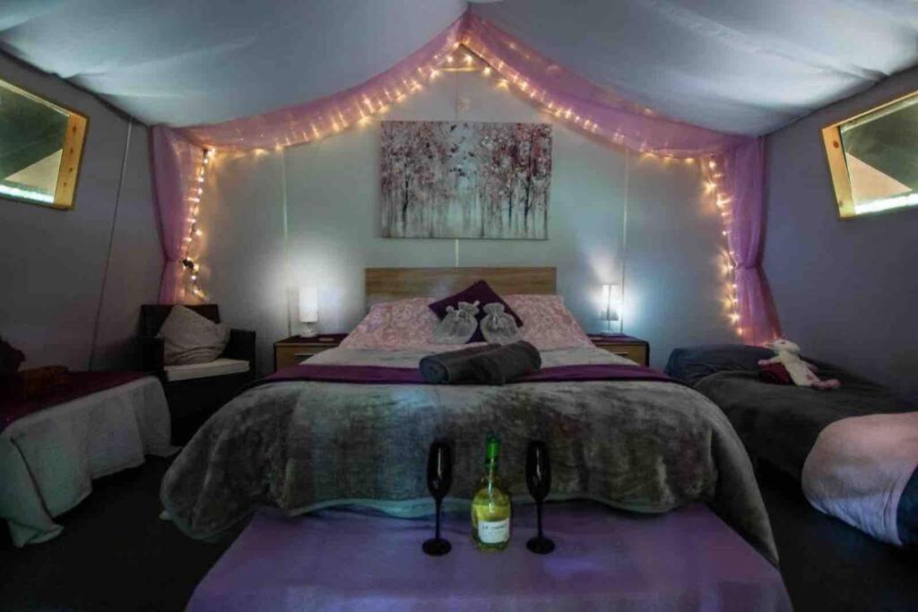 Cosy Woodland Romantic Retreat With Log Fires And Nature *