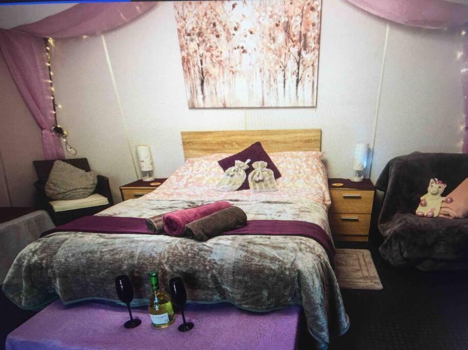 Cosy Woodland Romantic Retreat With Log Fires And Nature * Sturry